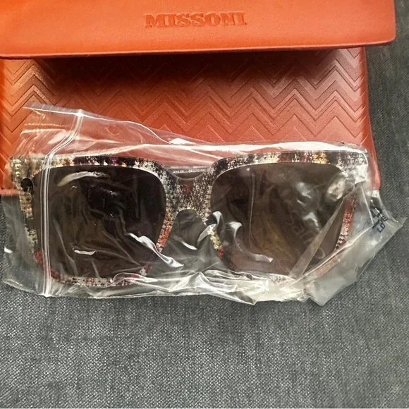 NEW Missoni Over Sized Sunglasses with Case
